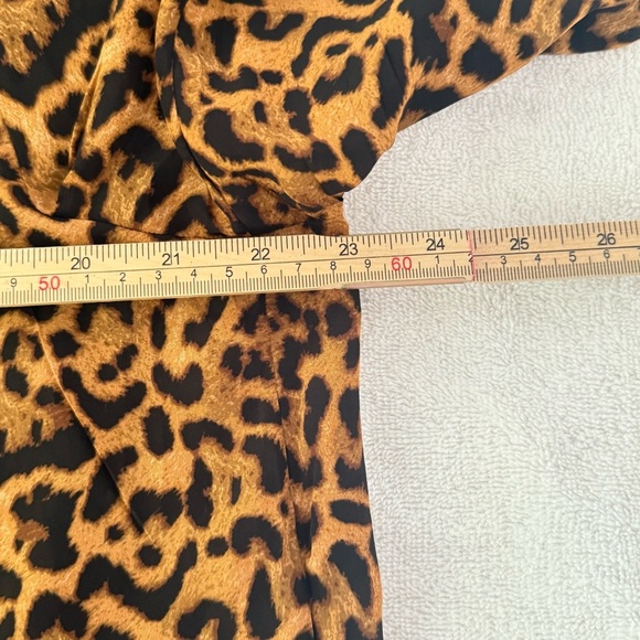 J. Crew button-up shirt in leopard crepe de chine Blouse Top Size XL - Picture 6 of 8